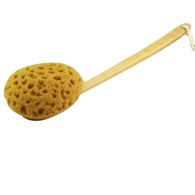 Cepillo de baño natural exfoliante con mango largo